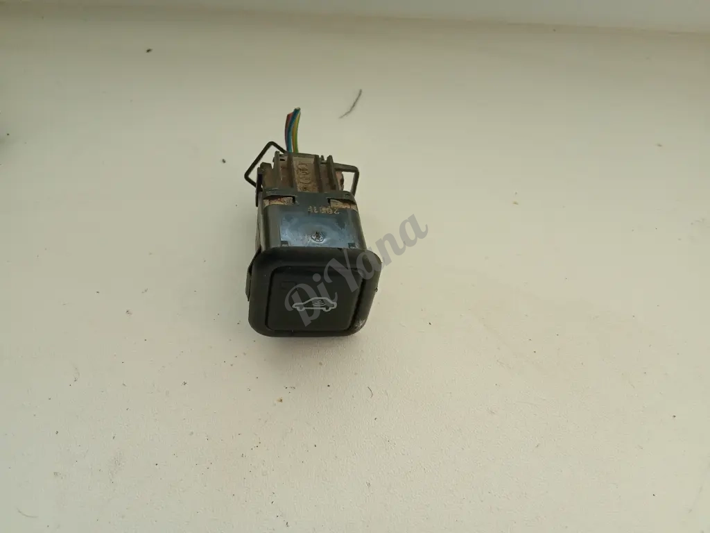 Кнопка сигнализации audi A3 8L