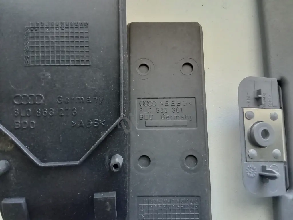 Накладка консоли кпп ,коврик в консоль audi A3 8L