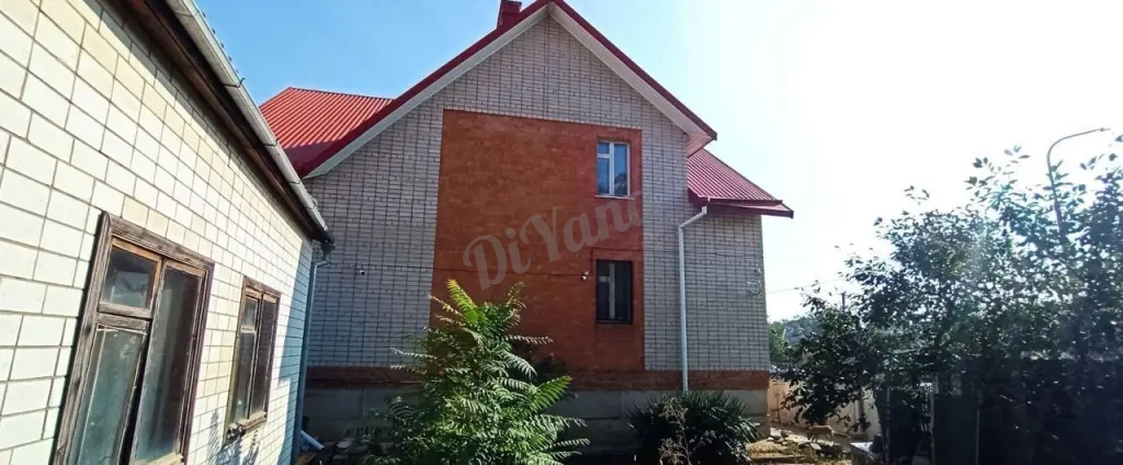 Продам 3-х этаж. дом пл.332 кв.м., 7 сот., Краснодарский край, Кавказский р-н, г. Кропоткин, ул. Дугинец