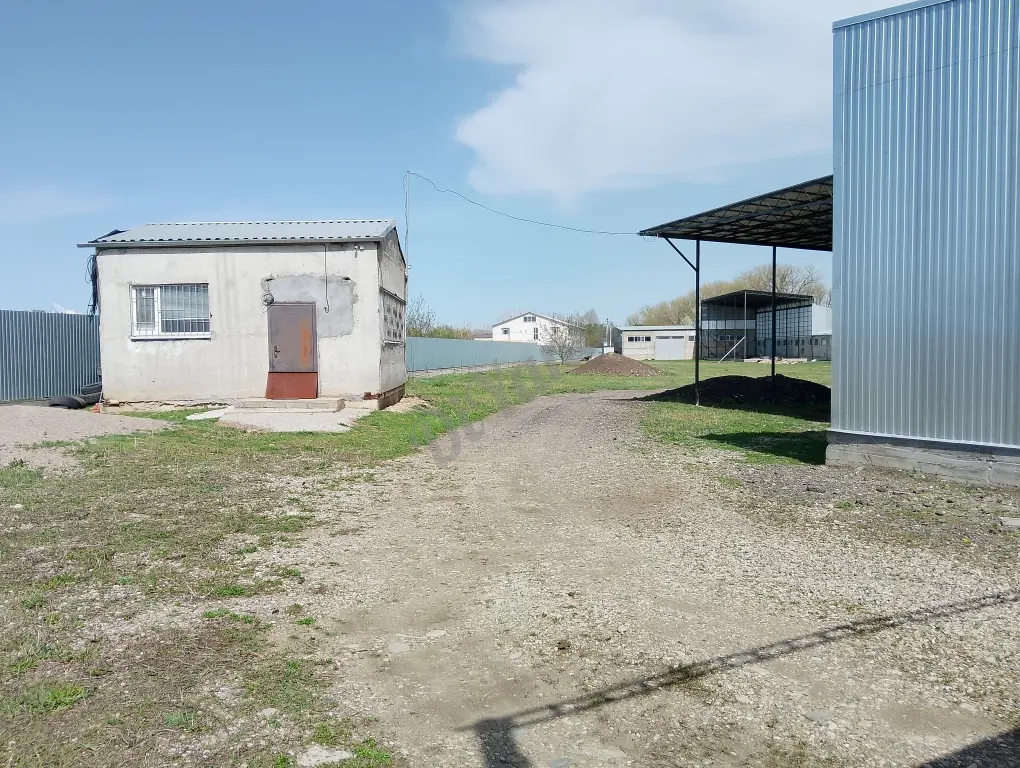 Продам базу пл.2800 кв.м, 1 га, г. Лермонтов, ул. Промышленная 1