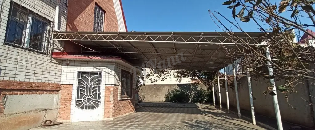 Продам 3-х этаж. дом пл.332 кв.м., 7 сот., Краснодарский край, Кавказский р-н, г. Кропоткин, ул. Дугинец