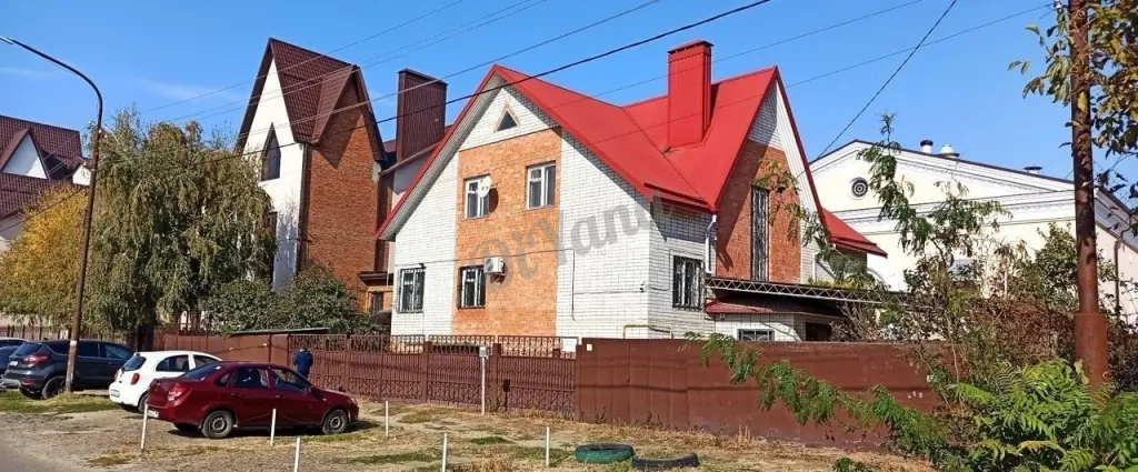 Продам 3-х этаж. дом пл.332 кв.м., 7 сот., Краснодарский край, Кавказский р-н, г. Кропоткин, ул. Дугинец