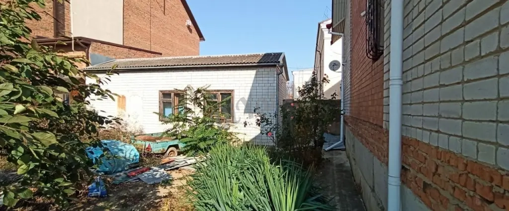 Продам 3-х этаж. дом пл.332 кв.м., 7 сот., Краснодарский край, Кавказский р-н, г. Кропоткин, ул. Дугинец