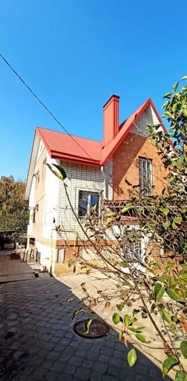 Продам 3-х этаж. дом пл.332 кв.м., 7 сот., Краснодарский край, Кавказский р-н, г. Кропоткин, ул. Дугинец