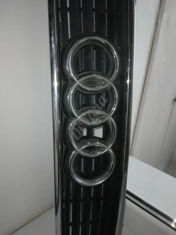 Решетка радиатора audiA4